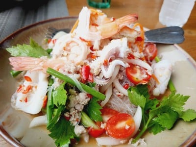 ยำวุ้นเส้นเจ้าสมุทร