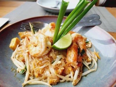 ผัดไทกุ้งสด