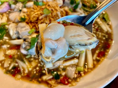 ยำลุม ชูใจ (ยำหอยนางรม)