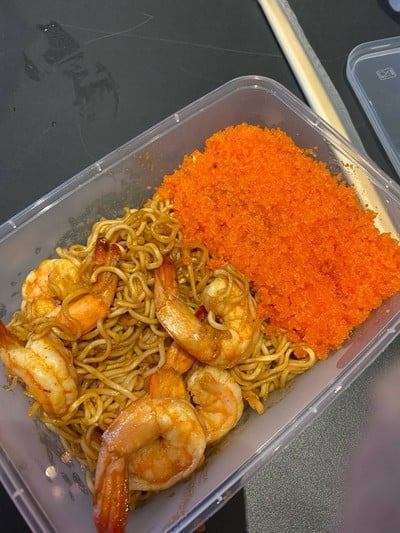 ผัดมาม่ากุ้งไข่กุ้งล้น