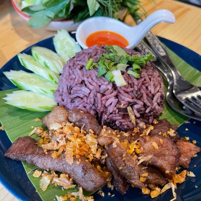 ข้างหมูทอดกระเทียม