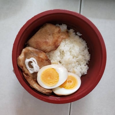 ข้าวแกงกะหรี่หมูชาชูย่าง