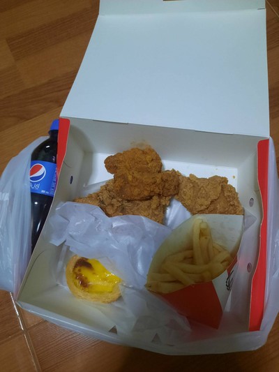 อาหาร หรือ เครื่องดื่ม