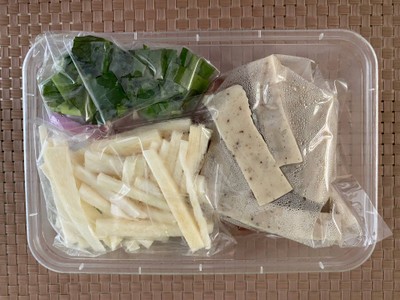 ยำหมูยอไข่แดงเค็ม