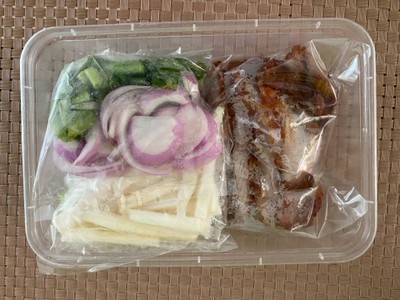 ยำคอหมูทอด