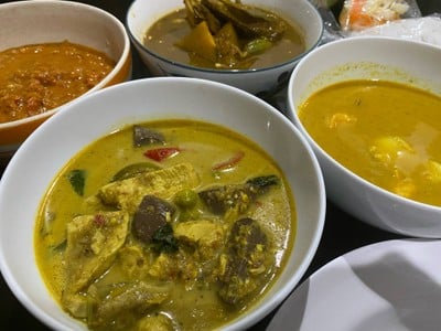 เมนูของร้าน ขนมจีนน้ำยาใต้ (ข้าวแกงใต้) แม่ติ๋ม นครศรีฯ
