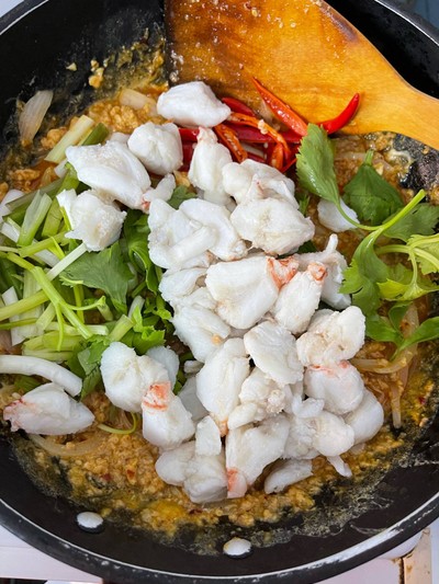 วิธีทำ กรรเชียงปูผัดผงกะหรี่ 🦀 วิธีทำ กรรเชียงปูผัดผงกะหรี่ 🦀