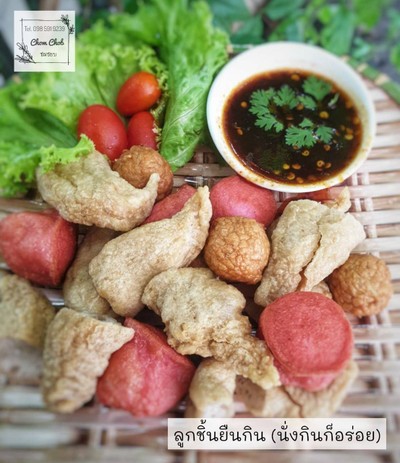 ลูกชิ้นปลาทอดกรอบ , ไส้กรอกกลิ่นนมวนิลา รวมถึงลูกชิ้นหมูอย่างดี 