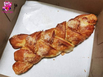 ALMOND TWIST