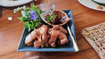 หมู 3 ชั้นทอดน้ำปลา