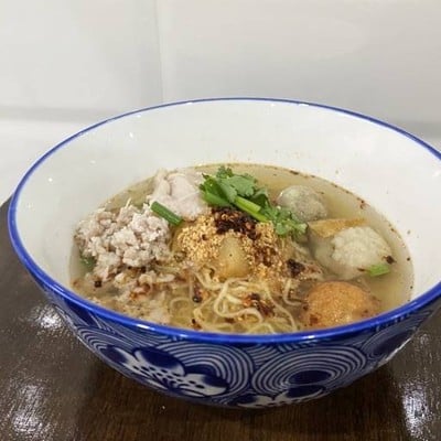 กินดี อยู่ดี ก๋วยเตี๋ยวหมู ศรีราชา กินดี อยู่ดี ก๋วยเตี๋ยวหมู ศรีราชา