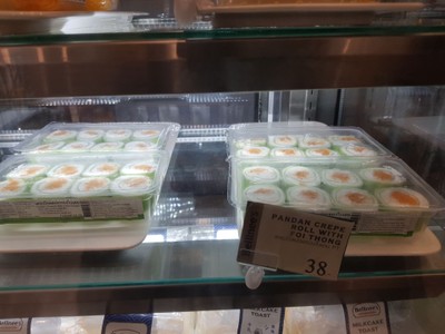 Pandan Crepe Roll