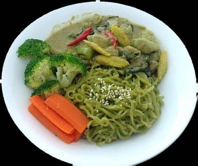 บะหมี่ผักแกงเขียวหวาน