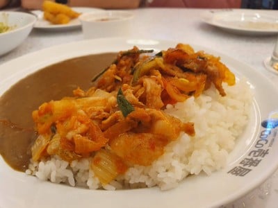 ข้าวแกงกะหรี่หมูกิมจิ