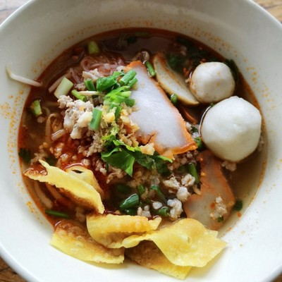 เส้นเล็กต้มยำ