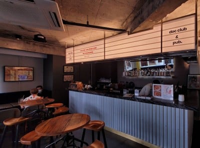 บรรยากาศ doc club & pub.
