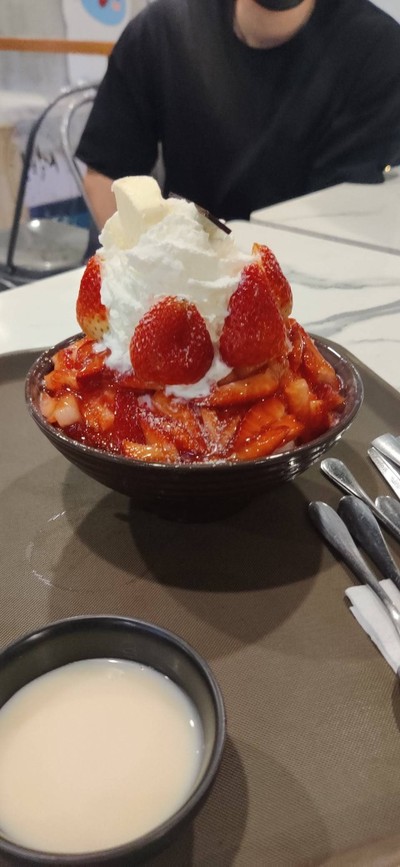 Strawberry Bingsu