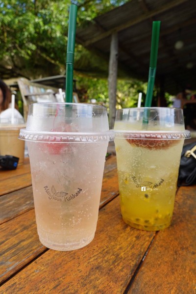 น้ำพีชโซดา