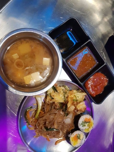 อาหาร หรือ เครื่องดื่ม