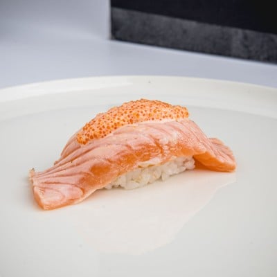 R15ซูชิแซลมอนเบิร์นซอสครีมไข่กุ้ง