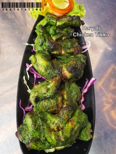 HARYALI CHICKEN TIKKA