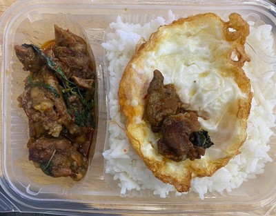 กะเพราเนื้อตุ๋นราดข้าว