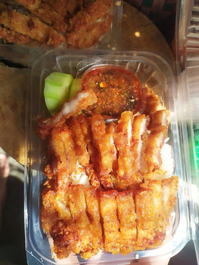 ข้าวหมูแสนซน สามชั้นทอดกรอบ