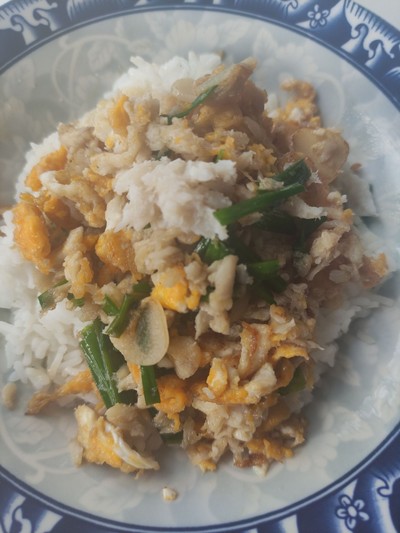 ข้าวเนื้อปูผัดต้นหอม