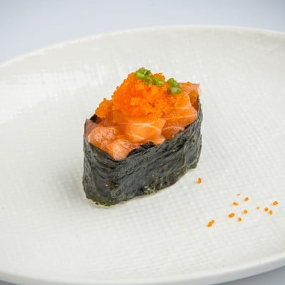 R18ซูชิแซลมอนคลุกไข่กุ้ง