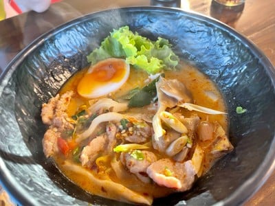 ก๋วยเตี๋ยวต้มยำหมูนุ่มไข่หวาน