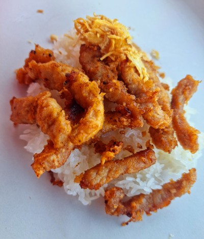 ข้าวเหนียว+หมูทอดแดดเดียว