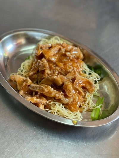 แม่จันทร์ หมี่เกี๊ยว