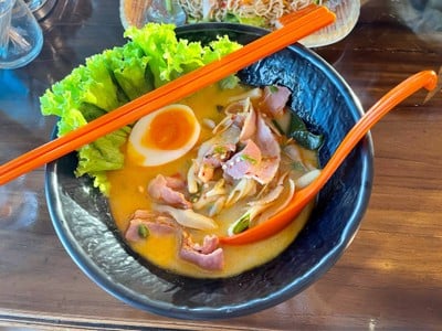 ก๋วยเตี๋ยวต้มยำเบคอนไข่หวาน