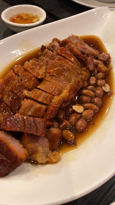 B3 หมูแดงอบน้ำผึ้ง