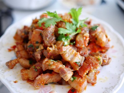 สามชั้นคั่วพริกสด