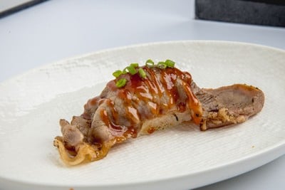 R37ซูชิเนื้อสันนอกซอสบาร์บีคิว