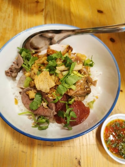 ข้าวต้มแห้งห้าหมู