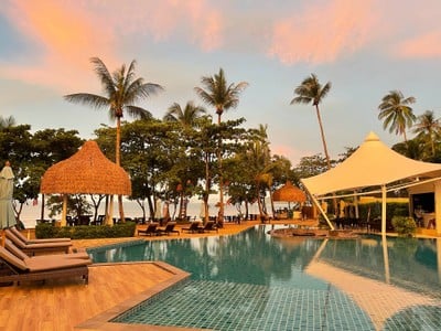 สระว่ายน้ำ/ชายหาด