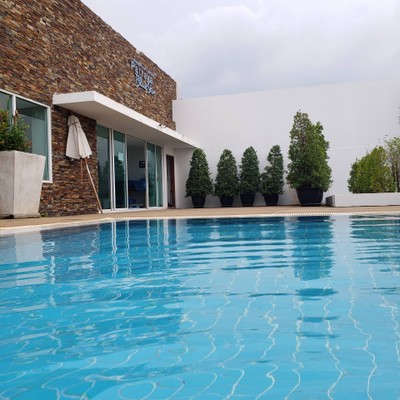 สระว่ายน้ำ