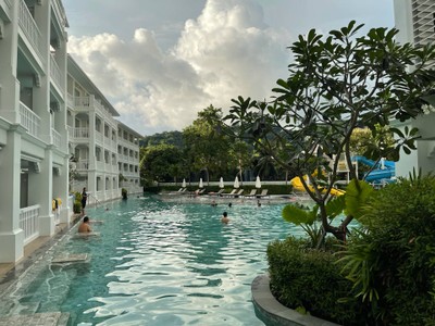 สระว่ายน้ำ/ชายหาด