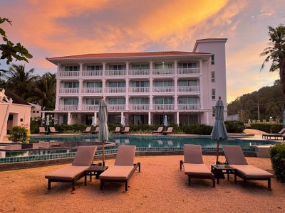 สระว่ายน้ำ/ชายหาด