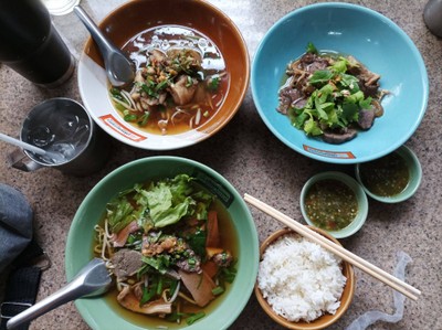 อาหาร หรือ เครื่องดื่ม