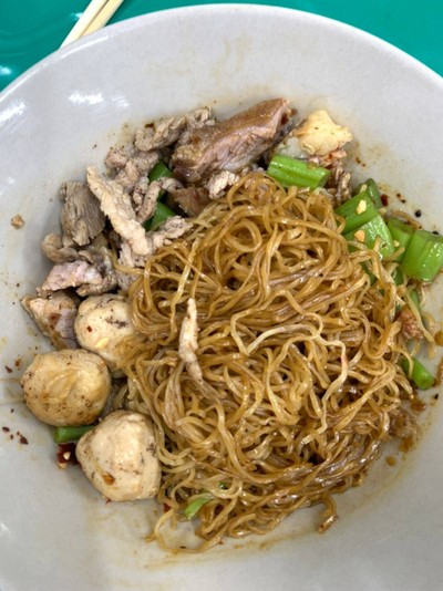 ก๋วยเตี๋ยวแห้งหมูสด  พิเศษ