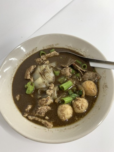 เส้นใหญ่หมูสด