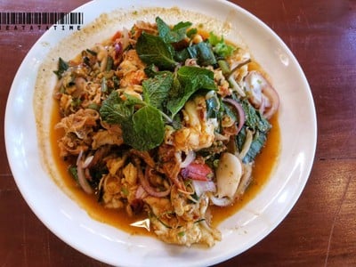 Seasoned shrimp in lemongrass salad
