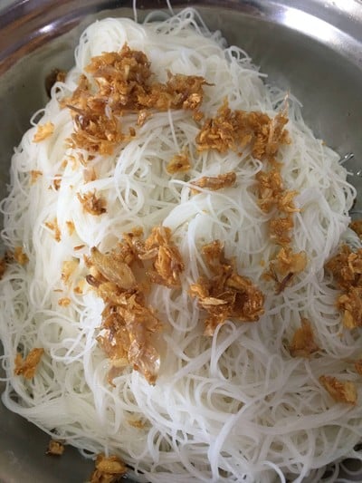 วิธีทำ “ยำหมี่โบราณ” วิธีทำ “ยำหมี่โบราณ”