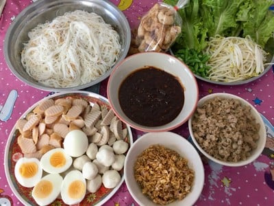 วิธีทำ “ยำหมี่โบราณ” วิธีทำ “ยำหมี่โบราณ”