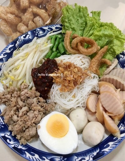 “ยำหมี่โบราณ”