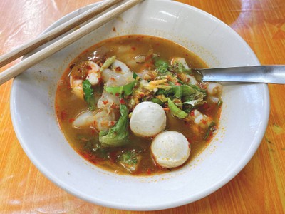 ก๋วยจั๊บทะเลต้มยำ