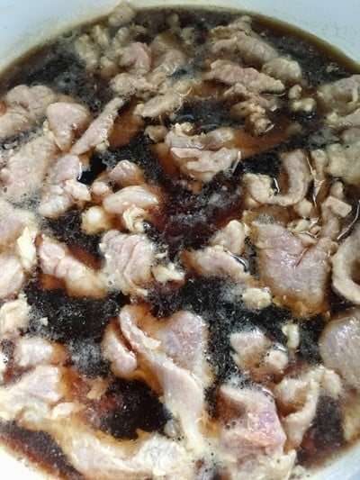 วิธีทำ “อุด้งน้ำดำหมูนุ่ม” 